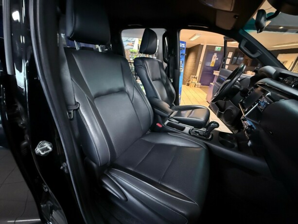 toyota-hilux-diesel-2021-big-32