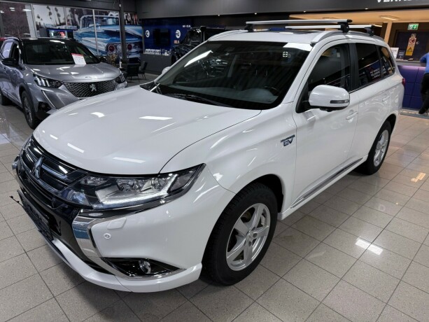 mitsubishi-outlander-plug-in-petrol-2017-big-2