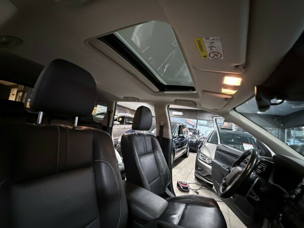 mitsubishi-outlander-plug-in-petrol-2017-big-29