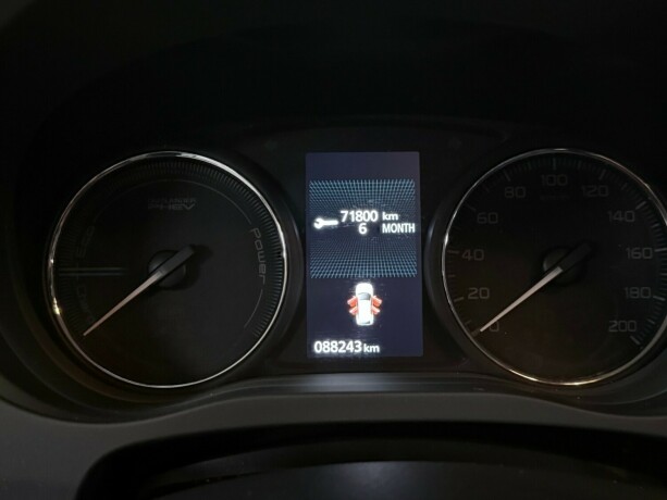 mitsubishi-outlander-plug-in-petrol-2017-big-17