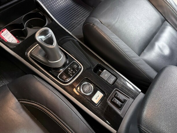 mitsubishi-outlander-plug-in-petrol-2017-big-18