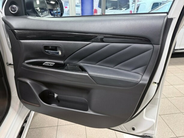 mitsubishi-outlander-plug-in-petrol-2017-big-27