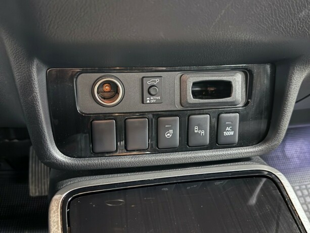 mitsubishi-outlander-plug-in-petrol-2017-big-19