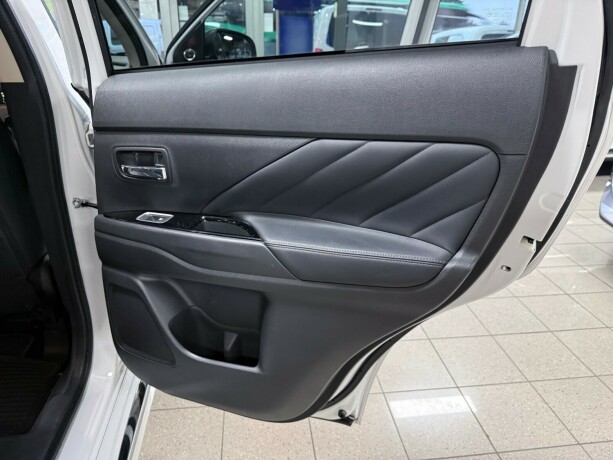 mitsubishi-outlander-plug-in-petrol-2017-big-30