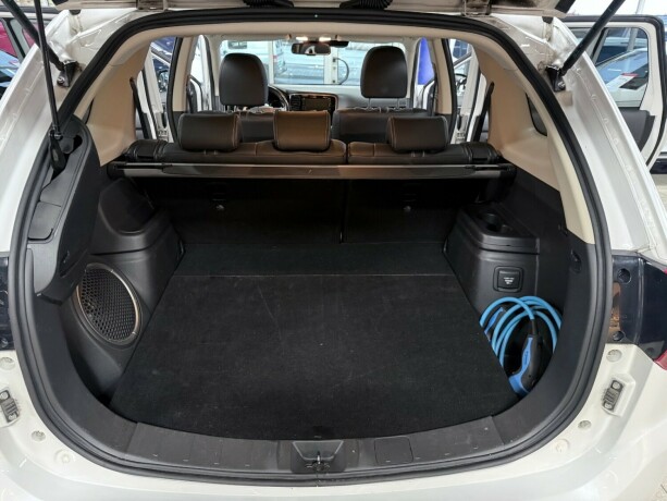 mitsubishi-outlander-plug-in-petrol-2017-big-33