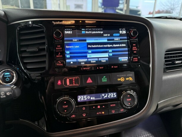 mitsubishi-outlander-plug-in-petrol-2017-big-20