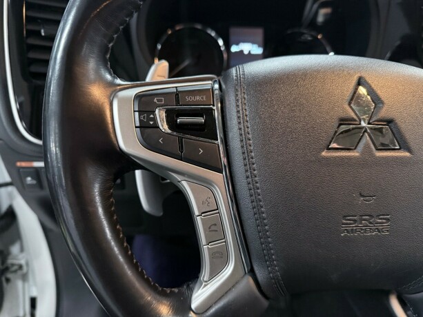 mitsubishi-outlander-plug-in-petrol-2017-big-14