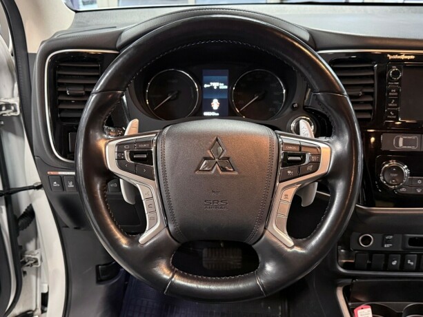 mitsubishi-outlander-plug-in-petrol-2017-big-13