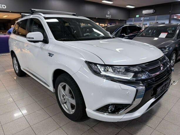 mitsubishi-outlander-plug-in-petrol-2017-big-8