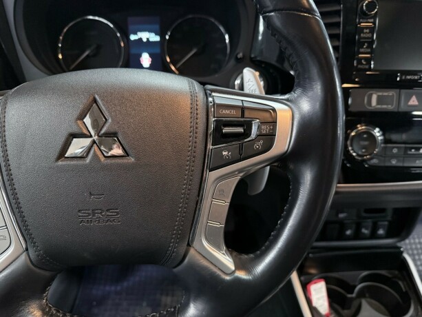 mitsubishi-outlander-plug-in-petrol-2017-big-15