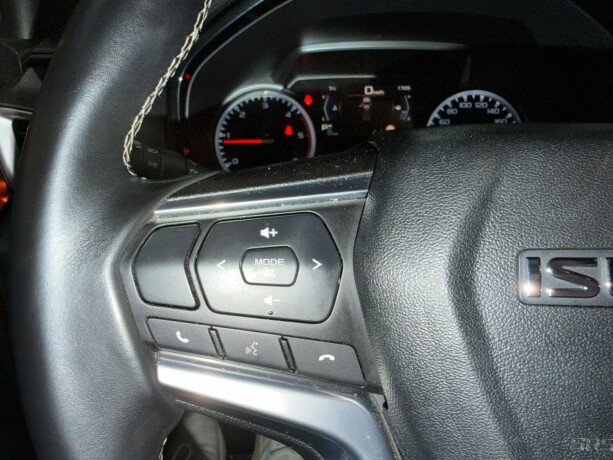 isuzu-d-max-diesel-2023-big-9