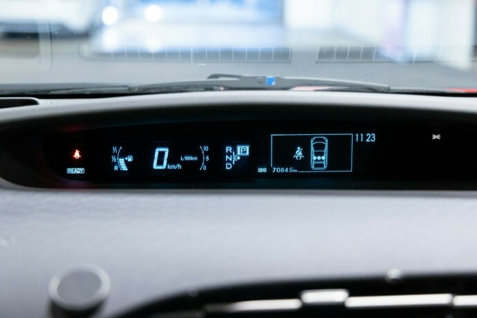 toyota-prius-bensin-2009-big-12