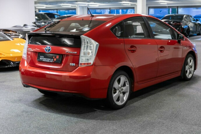 toyota-prius-bensin-2009-big-2
