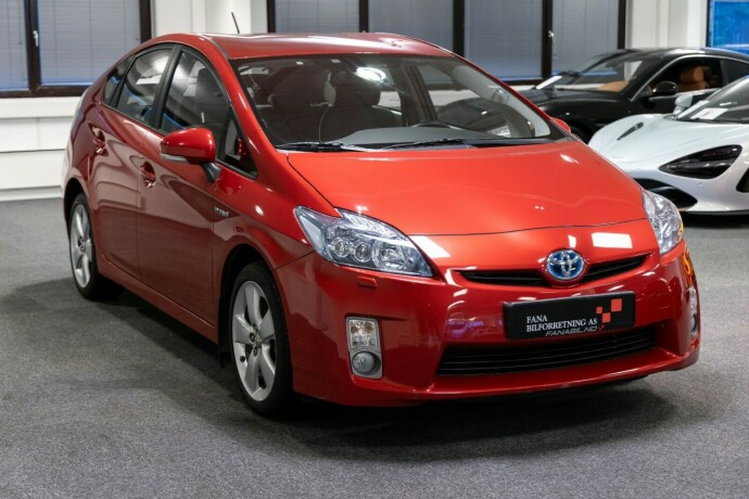 toyota-prius-bensin-2009-big-3