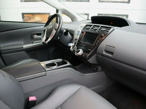 toyota-prius-bensin-2013-big-10