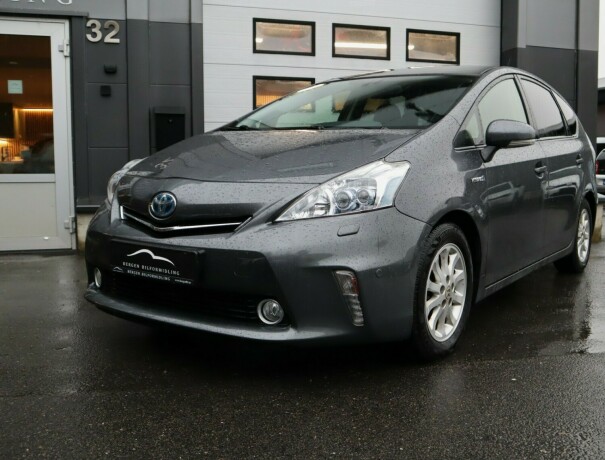 toyota-prius-bensin-2013-big-2