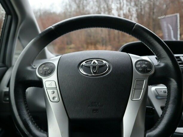 toyota-prius-bensin-2013-big-13