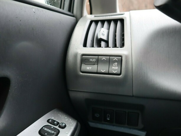 toyota-prius-bensin-2013-big-20