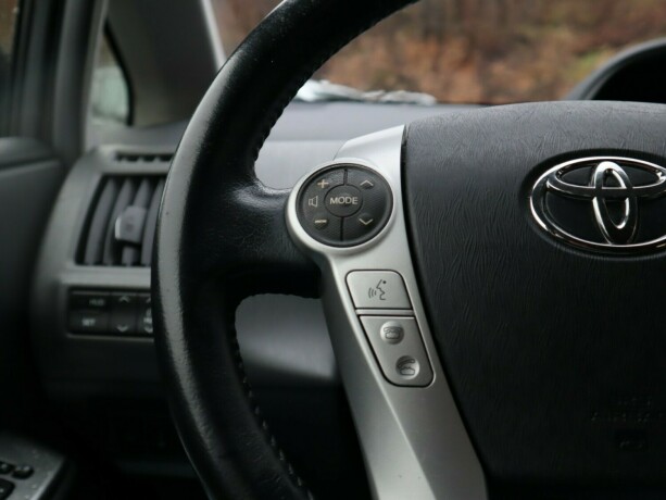 toyota-prius-bensin-2013-big-14