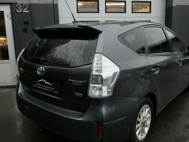 toyota-prius-bensin-2013-big-5