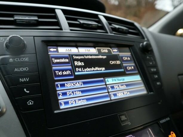 toyota-prius-bensin-2013-big-22