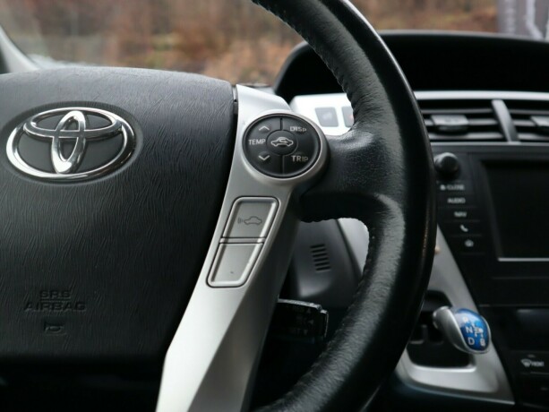 toyota-prius-bensin-2013-big-15