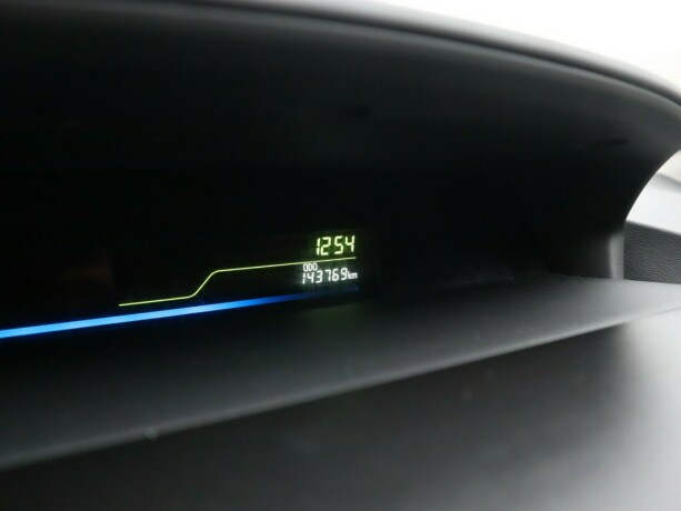 toyota-prius-bensin-2013-big-26