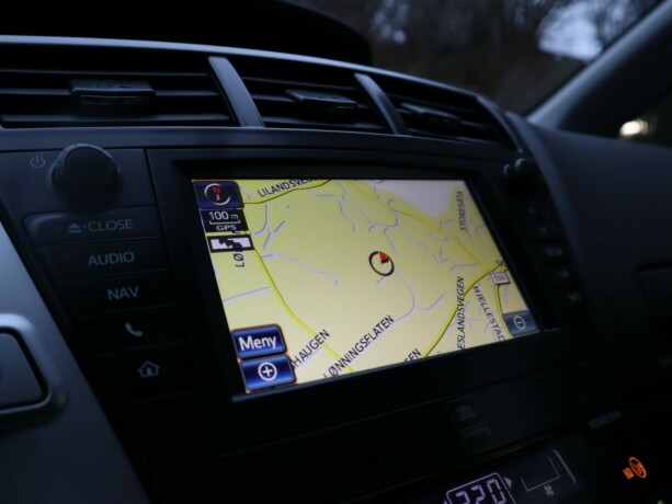 toyota-prius-bensin-2013-big-23