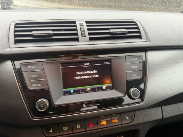 skoda-fabia-bensin-2017-big-10