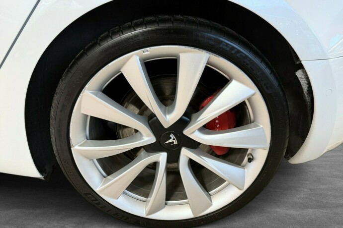 tesla-model-3-elektrisitet-2019-big-8