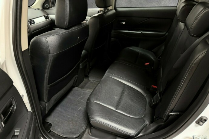 mitsubishi-outlander-elektrisitetbensin-2015-big-8