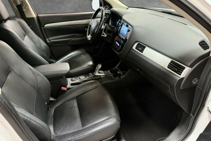 mitsubishi-outlander-elektrisitetbensin-2015-big-10