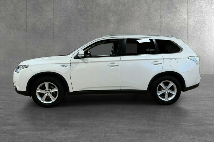 mitsubishi-outlander-elektrisitetbensin-2015-big-1