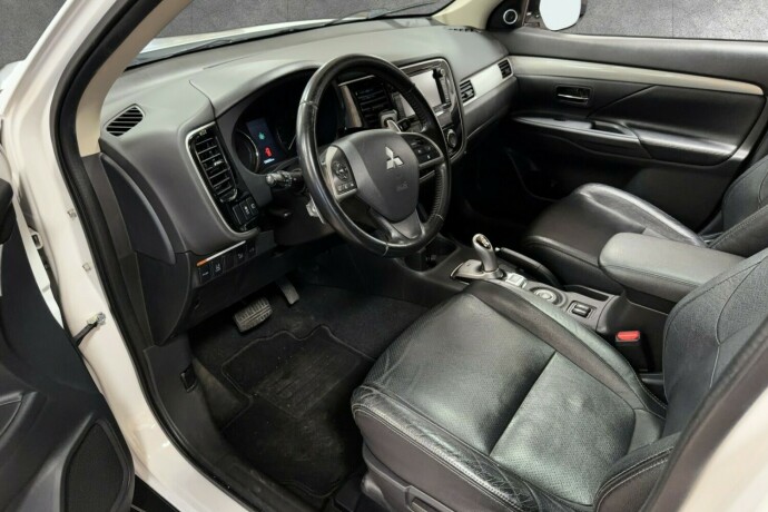 mitsubishi-outlander-elektrisitetbensin-2015-big-11