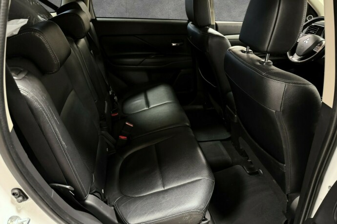 mitsubishi-outlander-elektrisitetbensin-2015-big-9