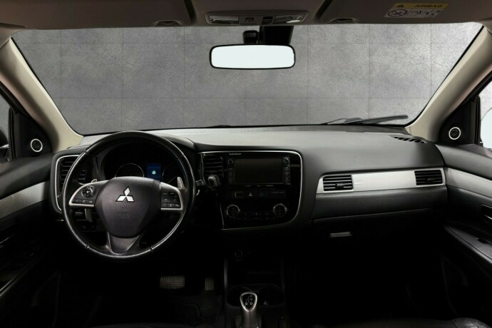 mitsubishi-outlander-elektrisitetbensin-2015-big-12