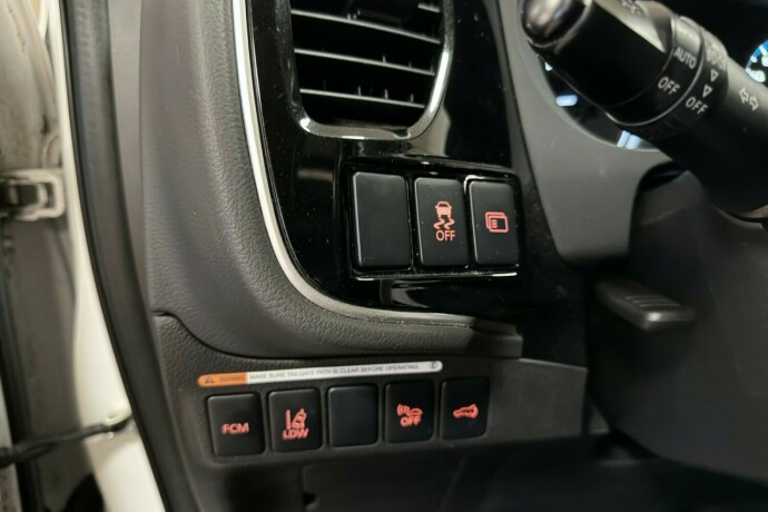 mitsubishi-outlander-elektrisitetbensin-2015-big-16