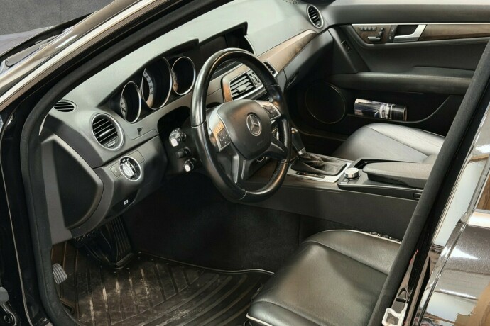 mercedes-benz-c-klasse-bensin-2013-big-11