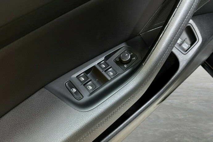 volkswagen-passat-elektrisitetbensin-2016-big-17