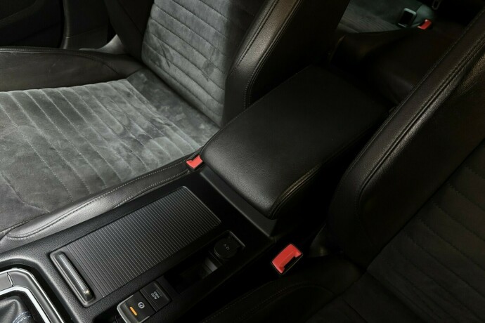 volkswagen-passat-elektrisitetbensin-2016-big-24