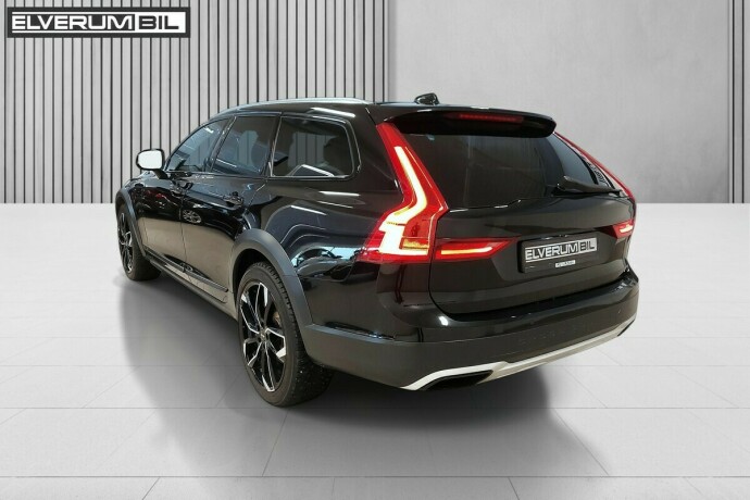 volvo-v90-cross-country-diesel-2018-big-3
