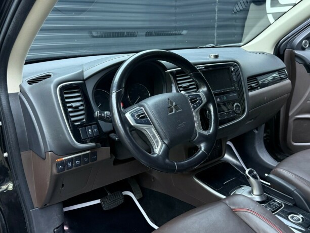 mitsubishi-outlander-elektrisitetbensin-2015-big-10