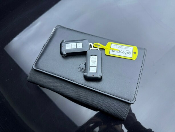 mitsubishi-outlander-elektrisitetbensin-2015-big-30