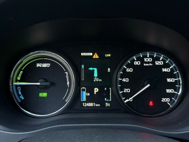 mitsubishi-outlander-elektrisitetbensin-2015-big-16