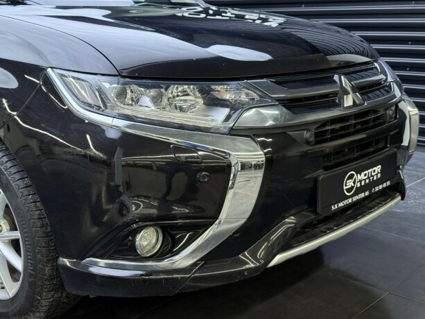 mitsubishi-outlander-elektrisitetbensin-2015-big-2