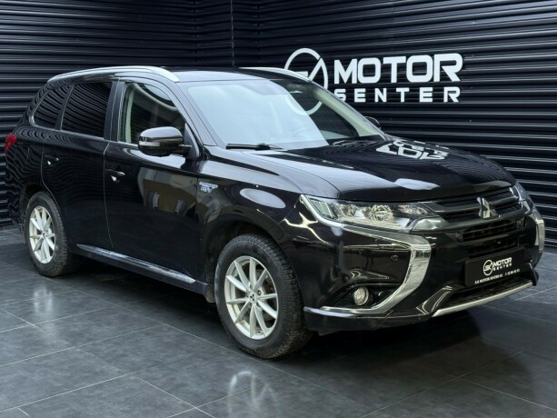 mitsubishi-outlander-elektrisitetbensin-2015-big-0