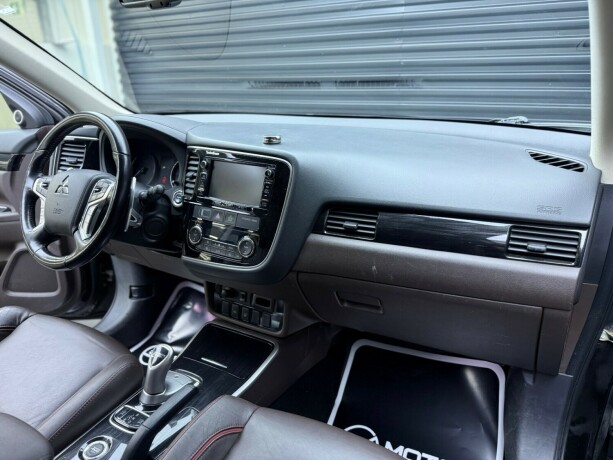 mitsubishi-outlander-elektrisitetbensin-2015-big-11