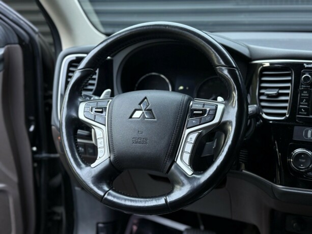 mitsubishi-outlander-elektrisitetbensin-2015-big-12