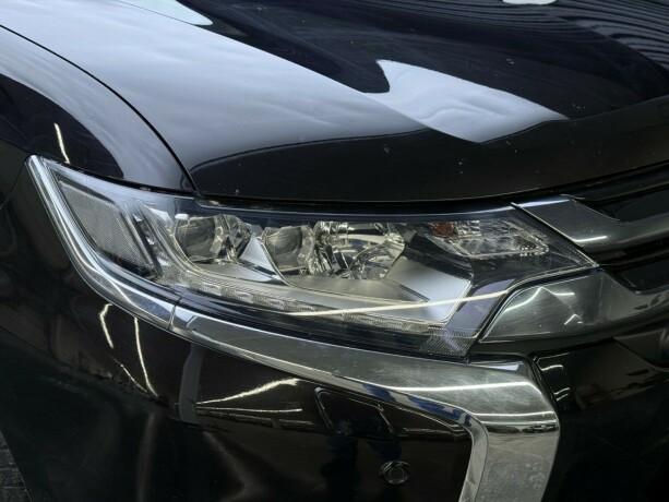 mitsubishi-outlander-elektrisitetbensin-2015-big-3