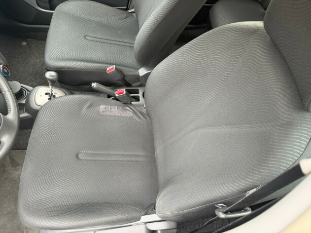 toyota-yaris-bensin-2010-big-14